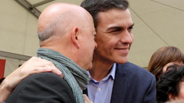 Pedro Sánchez y Odón Elorza, en un acto electoral en 2019. / EP Pedro Sánchez y Odón Elorza, en un acto electoral en 2019.