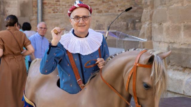 Juan Sainz kultur eragileak ibilbide luzea egin du dantzari, zaldiko edo gaitero gisa