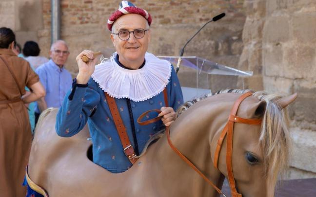 Juan Sainz kultur eragileak ibilbide luzea egin du dantzari, zaldiko edo gaitero gisa