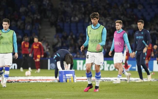 Robin Le Normand, en el calentamiento previo al partido. / RUBEN PLAZA