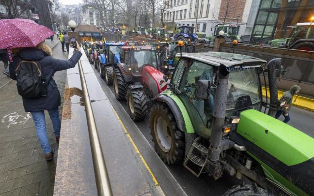 Manifestación de los agricultores el pasado 26 de febrero en las calles de Bruselas. / DPA vía Europa Press Manifestación de los agricultores el pasado 26 de febrero en las calles de Bruselas.