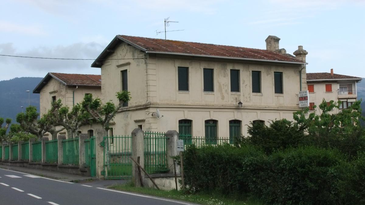 La formación jeltzale reclama que se aborde la situación de las antiguas escuelas de La Lastra