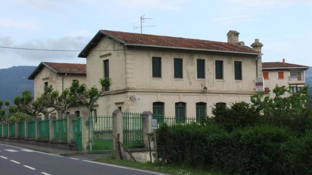 La formación jeltzale reclama que se aborde la situación de las antiguas escuelas de La Lastra
