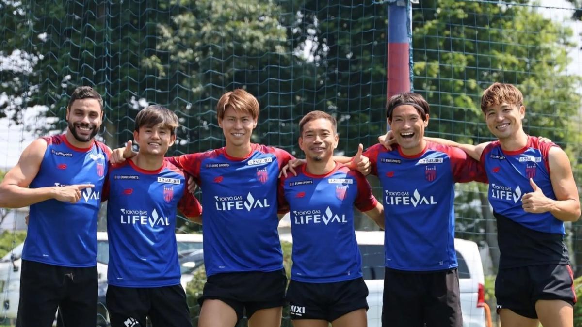 Takefusa Kubo posa con otros jugadores del Tokyo FC. / INSTAGRAM TOKYO FC