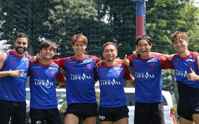 Takefusa Kubo posa con otros jugadores del Tokyo FC. / INSTAGRAM TOKYO FC