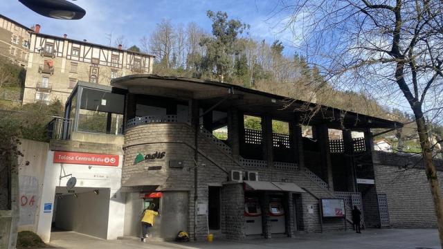 Apeadero de Tolosa Centro / Marta San Sebastián
