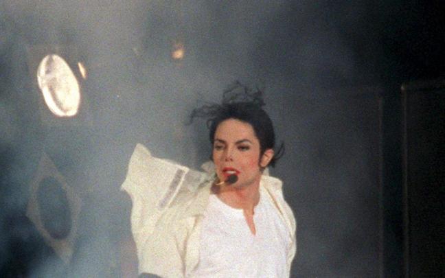 Michael Jackson durante el concierto benéfico "Michael Jackson&Friends"