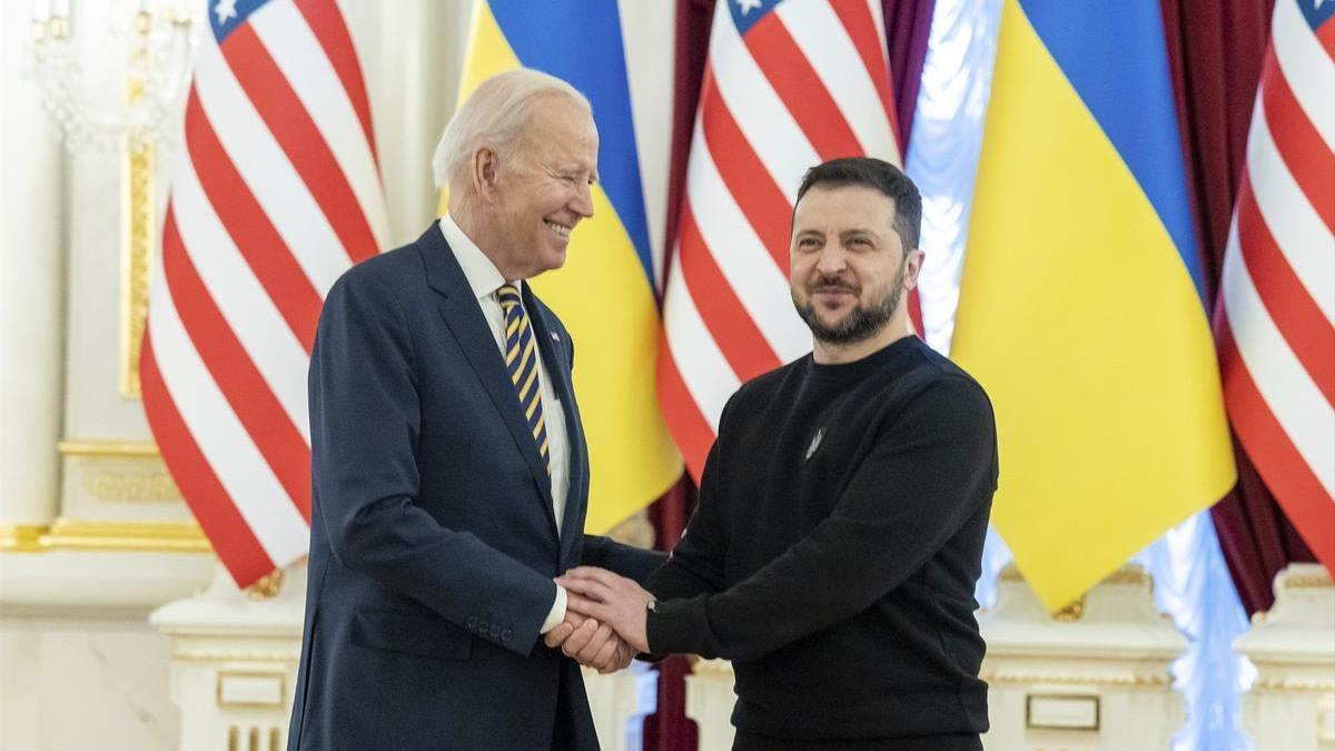El presidente estadounidense, Joe Biden, y su homólogo ucraniano, Volodimir Zelenski, en una foto de archivo.