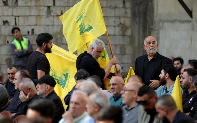 Imagen de archivo de banderas del partido-milicia Hezbolá.