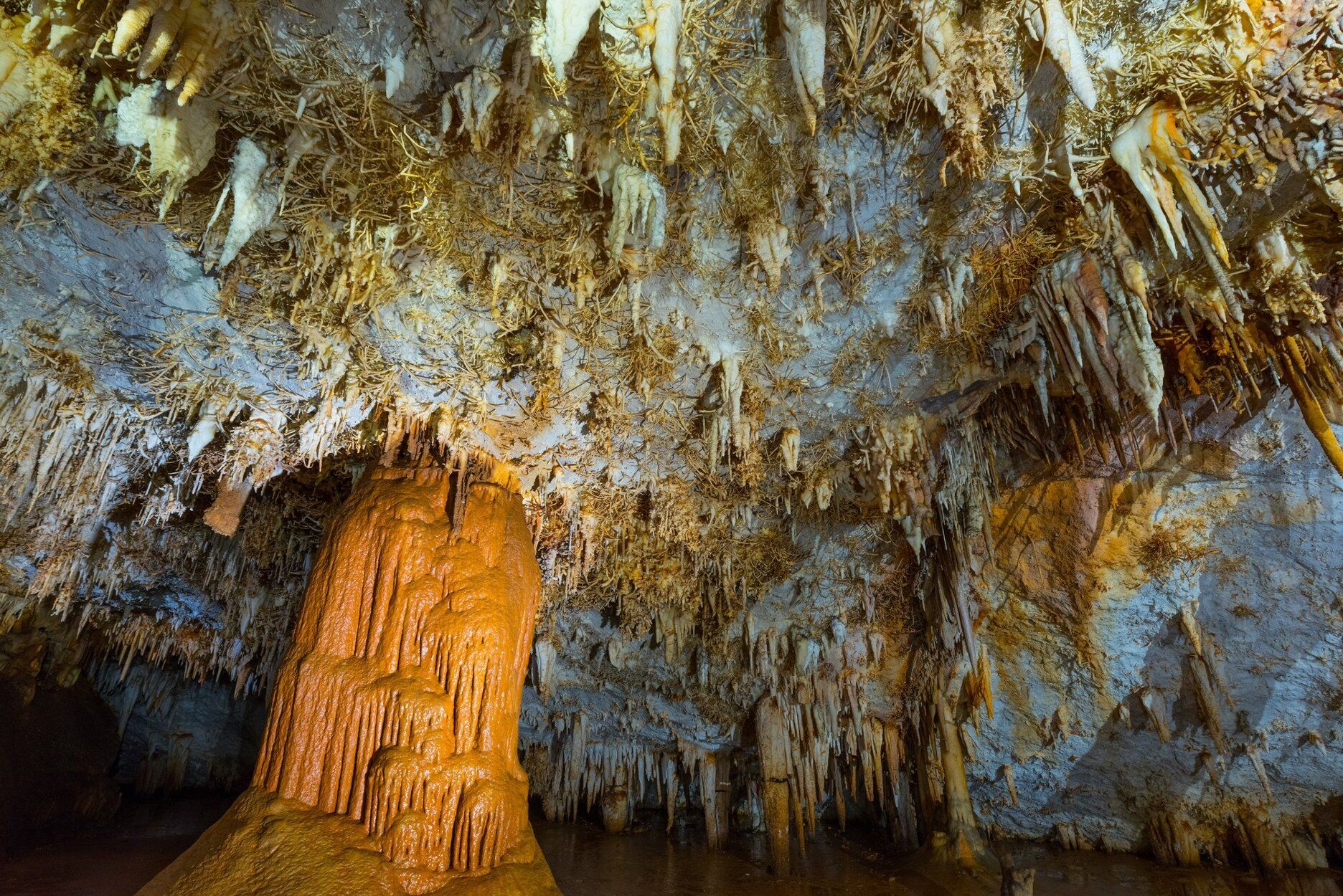 La cueva de Pozalagua se encuentra en el parque natural de Armañón.