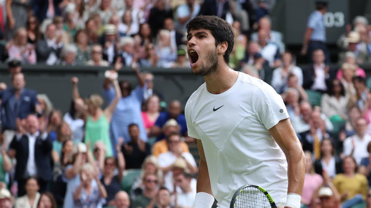 Carlos Alcaraz durante la final ante Djokovic.