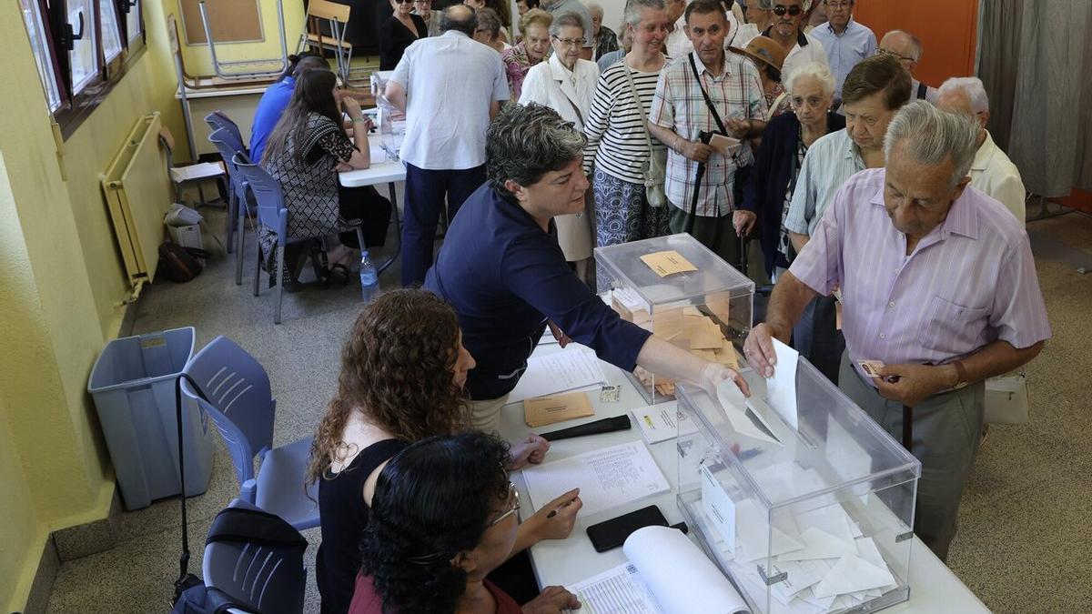 Mañana electoral en el colegio de Iturrama.