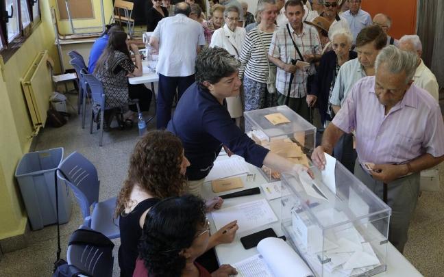 Mañana electoral en el colegio de Iturrama. Mañana electoral en el colegio de Iturrama.