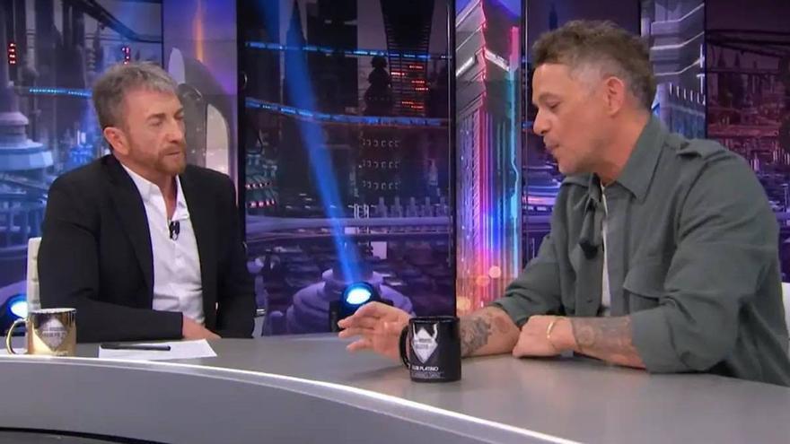 Pablo Motos y Alejandro Sanz durante la entrevista en 'El Hormiguero'