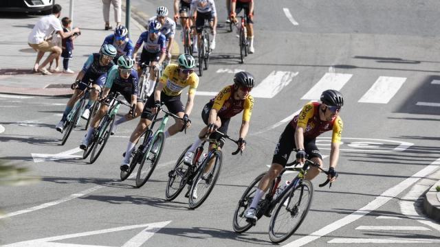 El grupo de favoritos de la Itzulia, con el líder Seixas.