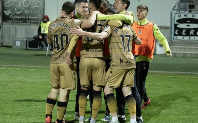 Los jugadores de la Real celebran el gol de Brais al Conquense. / ÁLVARO DEL OLMO