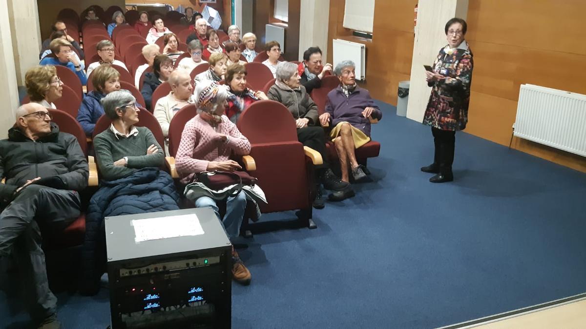 Proyección de la película “El piano” con 42 participantes en total.