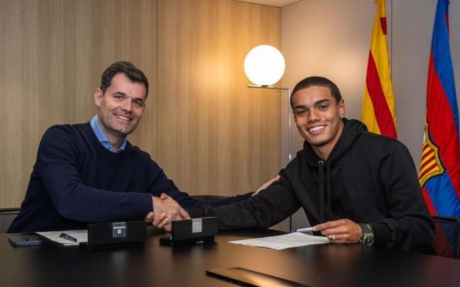 Joao Mendes, junto al directivo del Barcelona Joan Soler. Joao Mendes, junto al directivo del Barcelona Joan Soler.