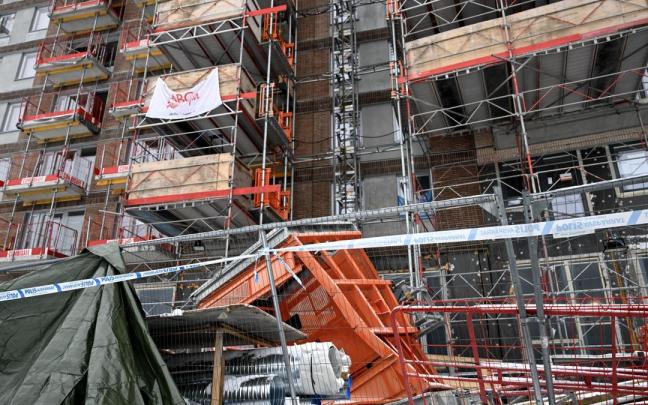 Imagen del estado en el que ha quedado el ascensor tras precipitarse al suelo.