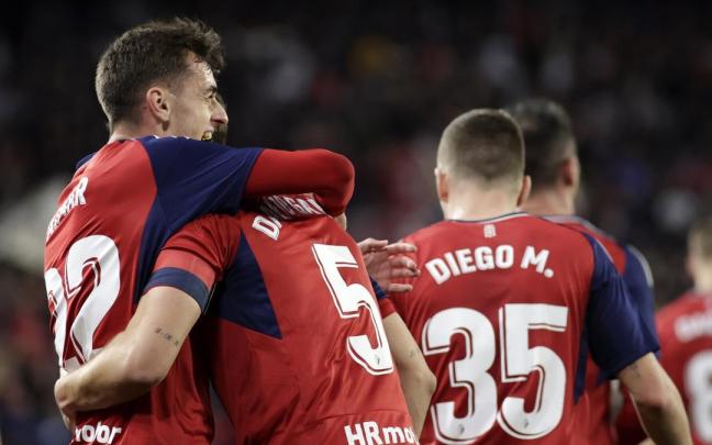 Aimar abraza a David Aimar abraza a David