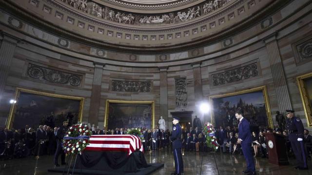 En imágenes: Washington despide a Lindsey Graham con un funeral de Estado en el Capitolio