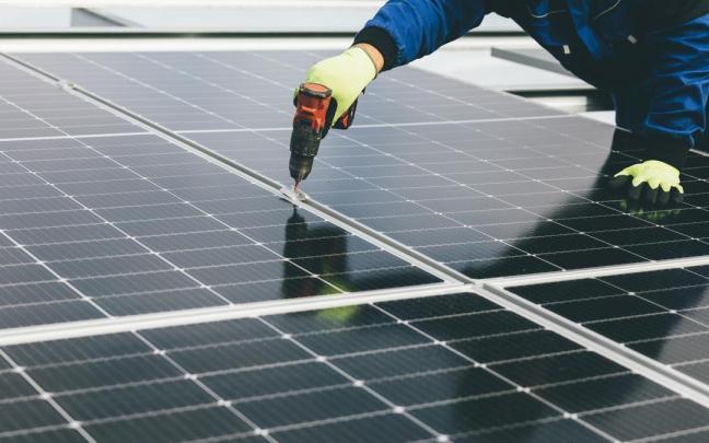 Consumo de energía limpia y reducir gasto energético