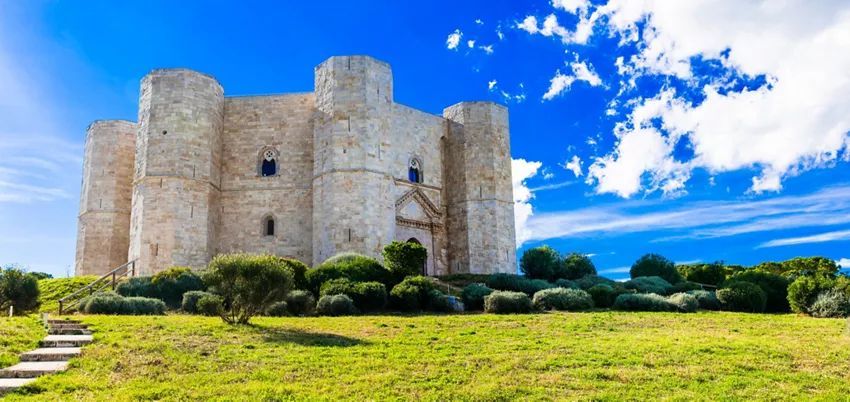 El Castel del Monte fue construido entre 1240 y 1250.
