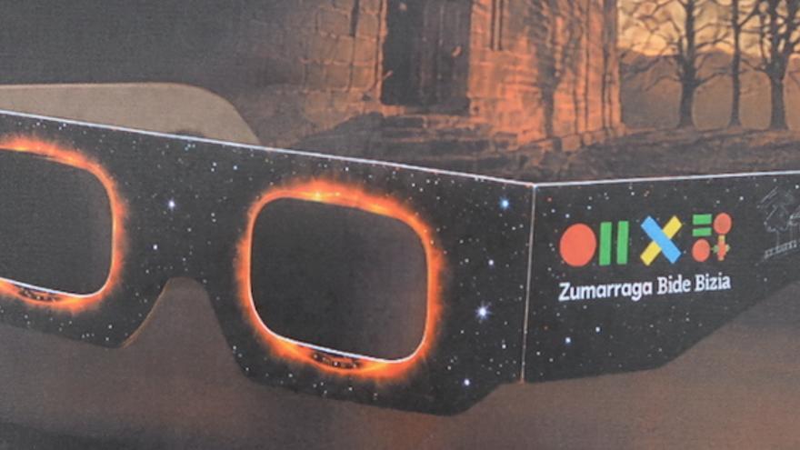 Las gafas que regala el Ayuntamiento de Zumarraga.