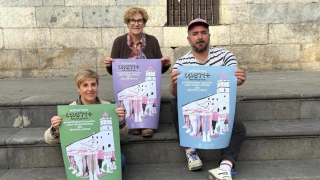 Representantes del Ayuntamiento e Hiruki Larroxa en la presentación del diagnóstico LGTBI+ de la localidad.