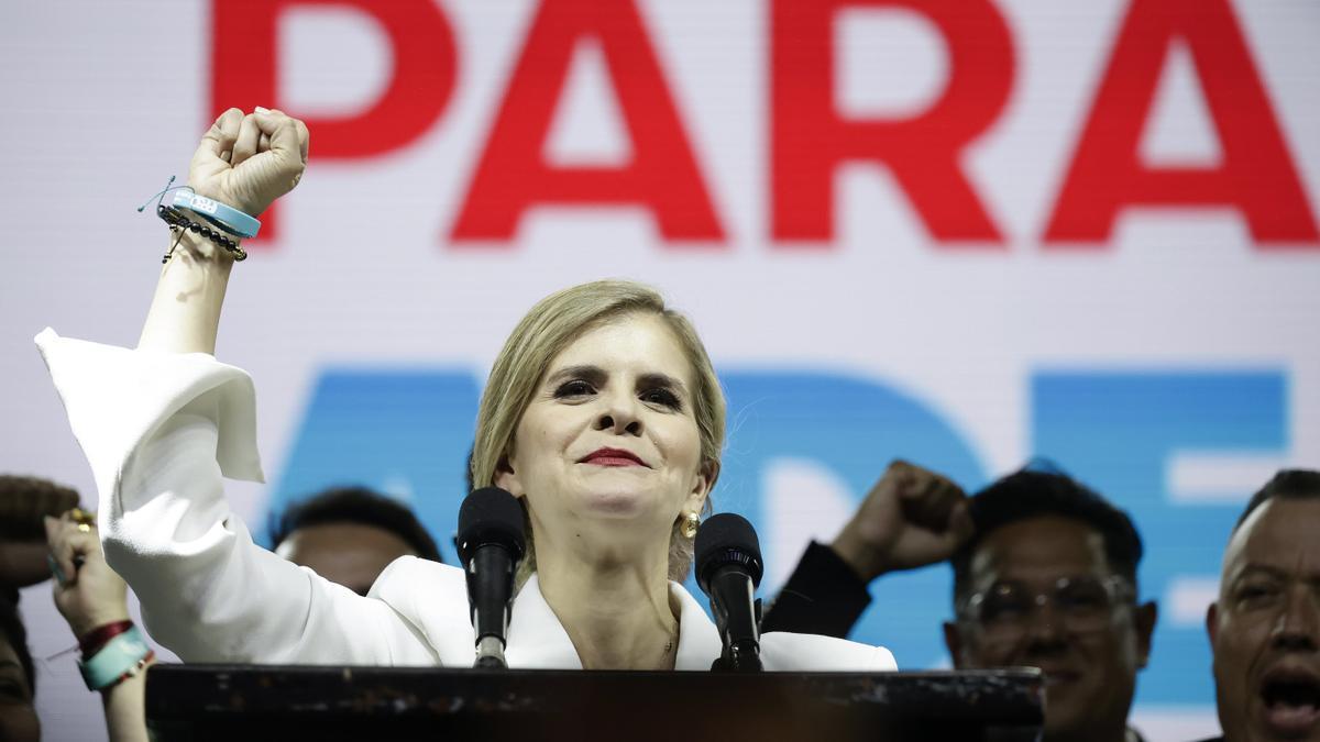 Laura Fernández celebra su victoria en las elecciones de Costa Rica.