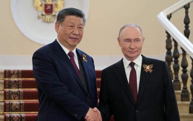 China es actualmente el principal aliado del régimen de Moscú y el presidente chino, Xi Jinping, es uno de los grandes invitados al desfile por el día de la Victoria en Moscú junto a Putin. / EFE China es actualmente el principal aliado del régimen de Moscú y el presidente chino, Xi Jinping, es uno de los grandes invitados al desfile por el día de la Victoria en Moscú junto a Putin.