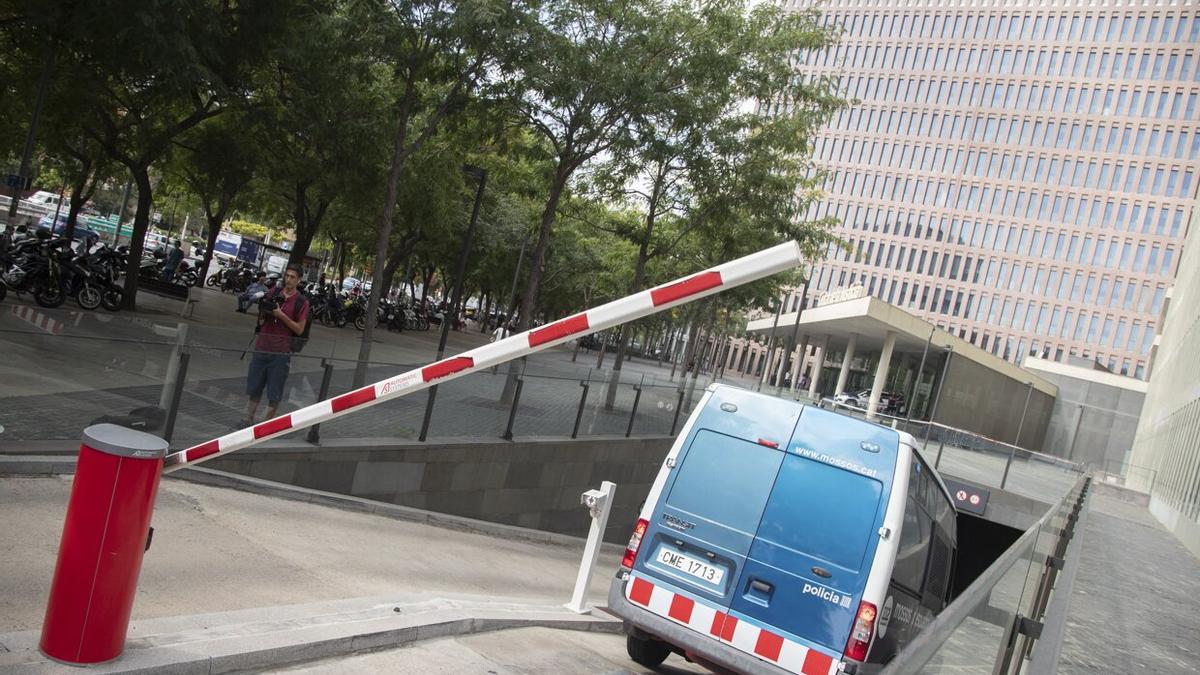 El exfutbolista del Barça Dani Alves es trasladado desde la cárcel Brians 2 para comparecer ante la jueza de Barcelona.