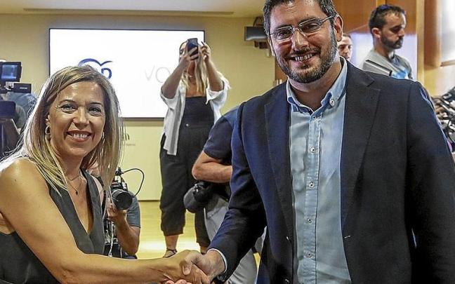 Oficialización del acuerdo entre PP y Vox en Aragón el pasado viernes. | FOTO: EFE
