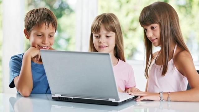 La mayoría de los encuestados apoya la restricción del uso del teléfono móvil en centros educativos