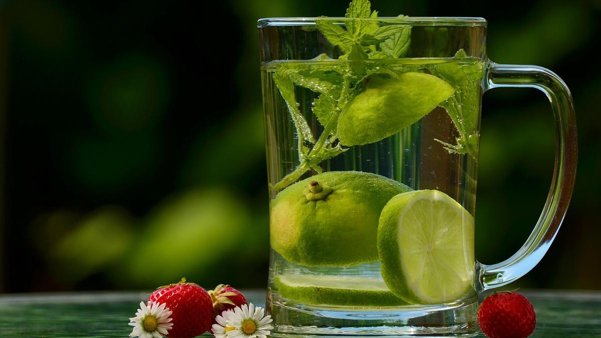 El agua hidrogenada tiene mayor potencia antioxidante que la fruta.