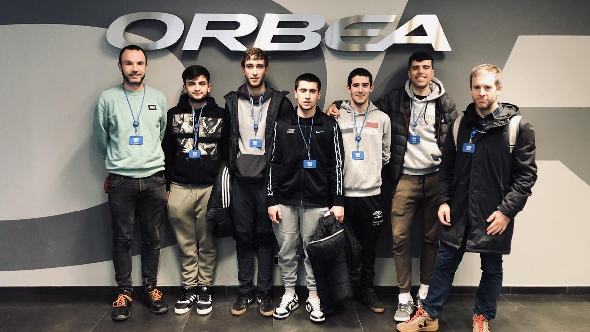 Alumnos de la Especialización de Bicicleta en Formación Dual con Orbea Ciber.