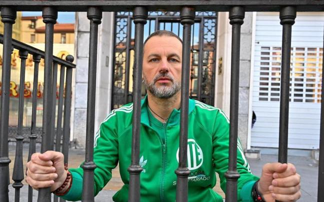 Federico Giuliani, en la imagen posando en el Casco Viejo de Bilbao, permanecerá en Euskadi hasta Navidades