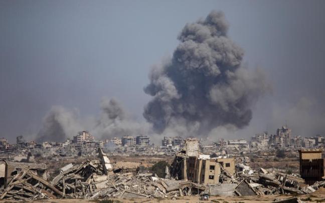 Israel intensifica sus ataques en la ciudad de Gaza.