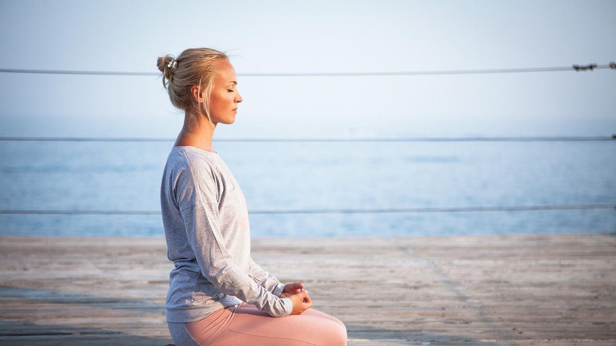 Respiración cuadrada, la técnica de yoga para reducir el estrés y calmar la ansiedad