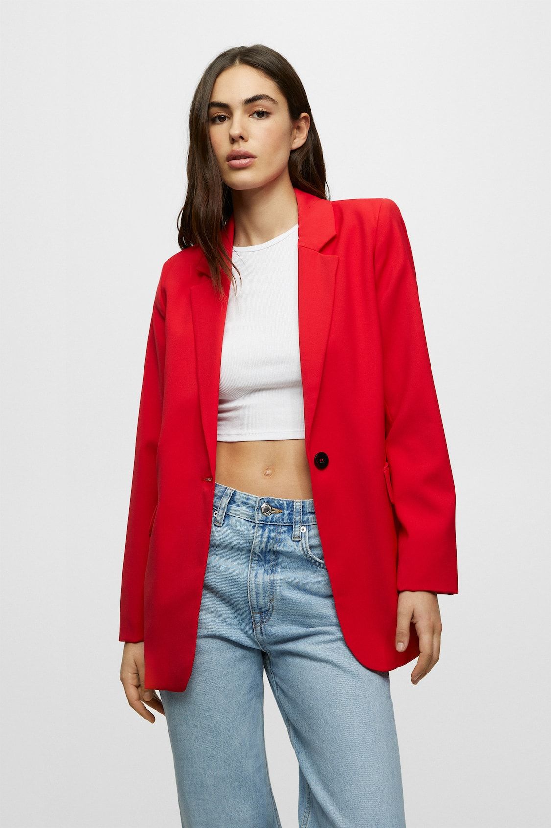 Americana en un color rojo vivo.