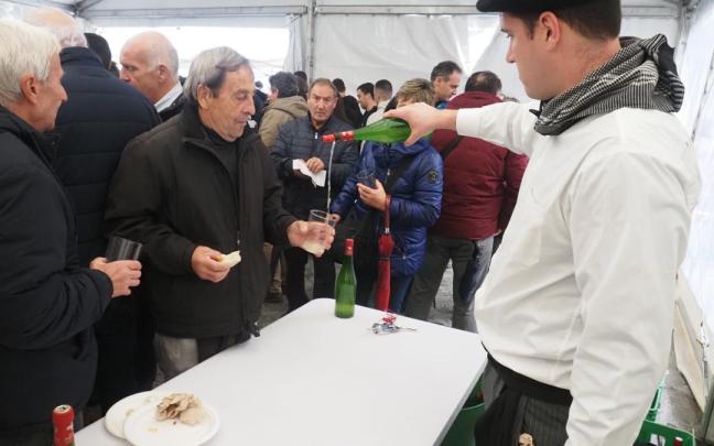 La sidra volverá a ser uno de los grandes referentes de la popular feria de Mendaro.