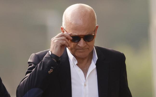 Andrés Cortabitarte, ex jefe de Adif a su llegada a los tribunales este martes. Andrés Cortabitarte, ex jefe de Adif a su llegada a los tribunales este martes.