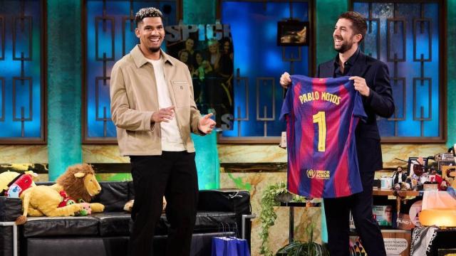 Ronald Araújo junto a David Broncano en 'La Revuelta'