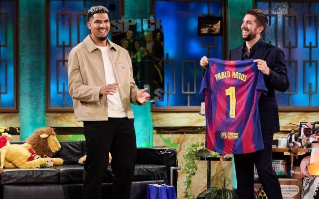 Ronald Araújo junto a David Broncano en 'La Revuelta'