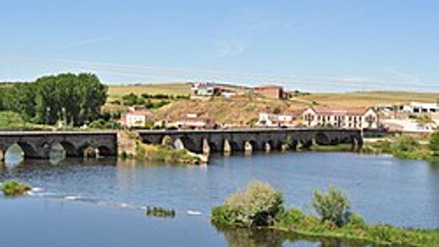 El río Tormes, a su paso por la localidad de Alba de Tormes
