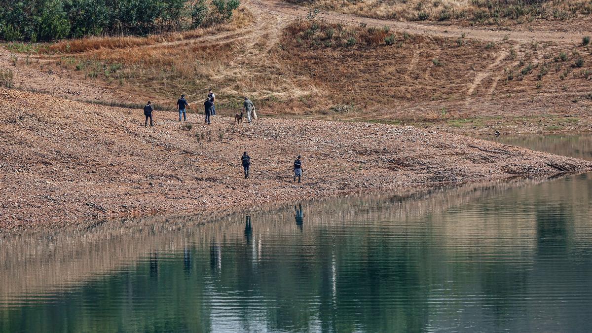 La Policía portuguesa ha desplegado un fuerte dispositivo en el embalse de Arade. Las labores se desarrollan vía terrestre.