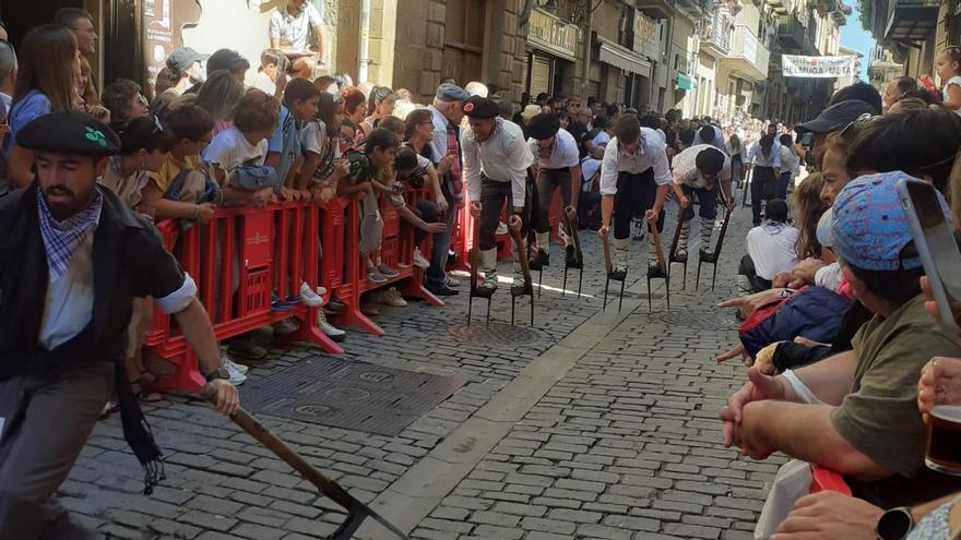 Varios corredores durante la carrera de layas.