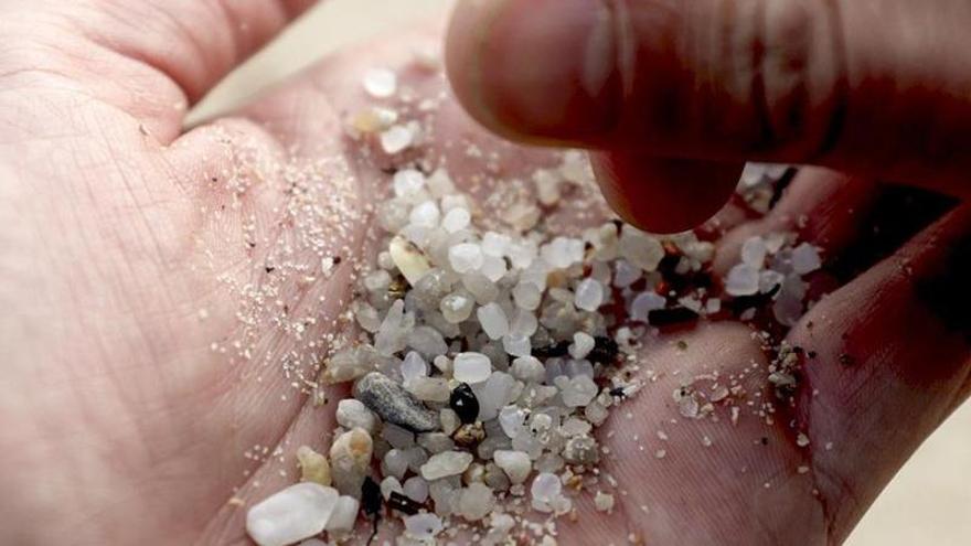 Pellets, bolitas de plástico que han sido encontradas en las playas.
