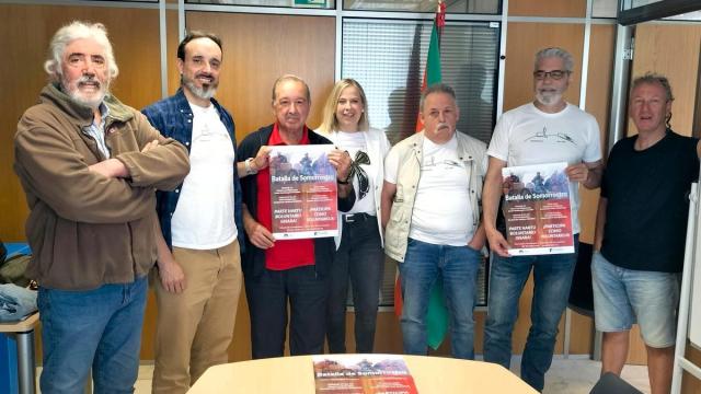Los organizadores de la representación de la Batalla de Somorrostro solicitan voluntarios / E. Zunzunegi Los organizadores de la representación de la Batalla de Somorrostro solicitan voluntarios