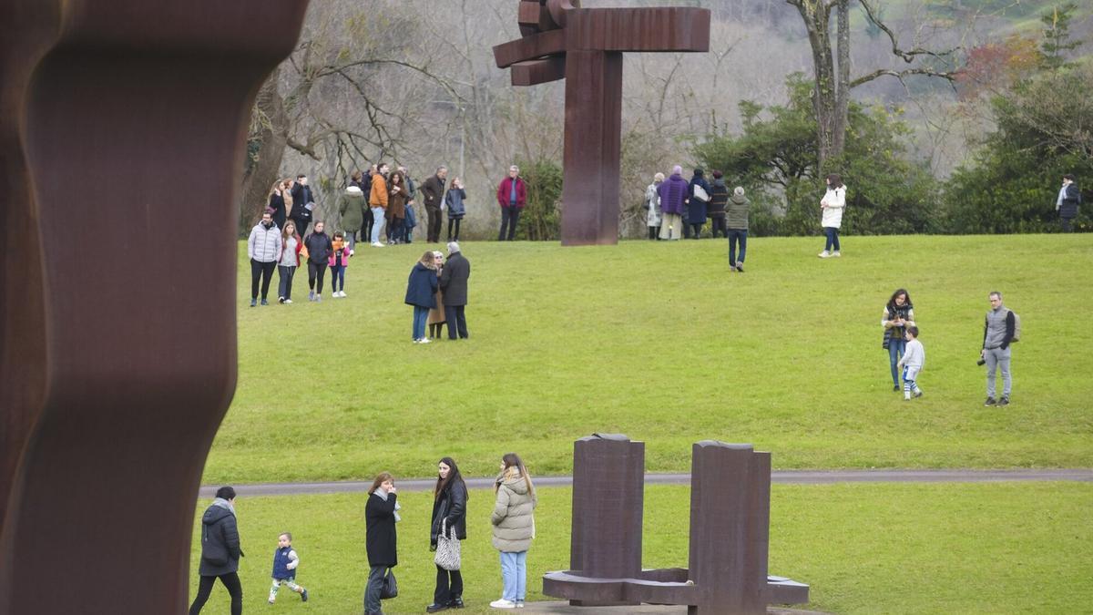 Visitantes en Chillida Leku